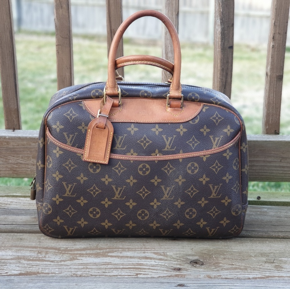 COPY - Louis Vuitton Authentic Deauville/Lock No Key